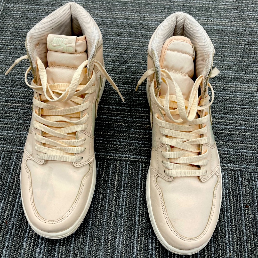 Air Jordan 1 Guava